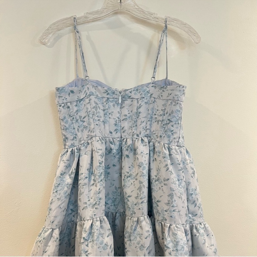 Maison Amory The Windsor Blue Floral Sweetheart Neckline Gown in Morning Dew M - Picture 9 of 10